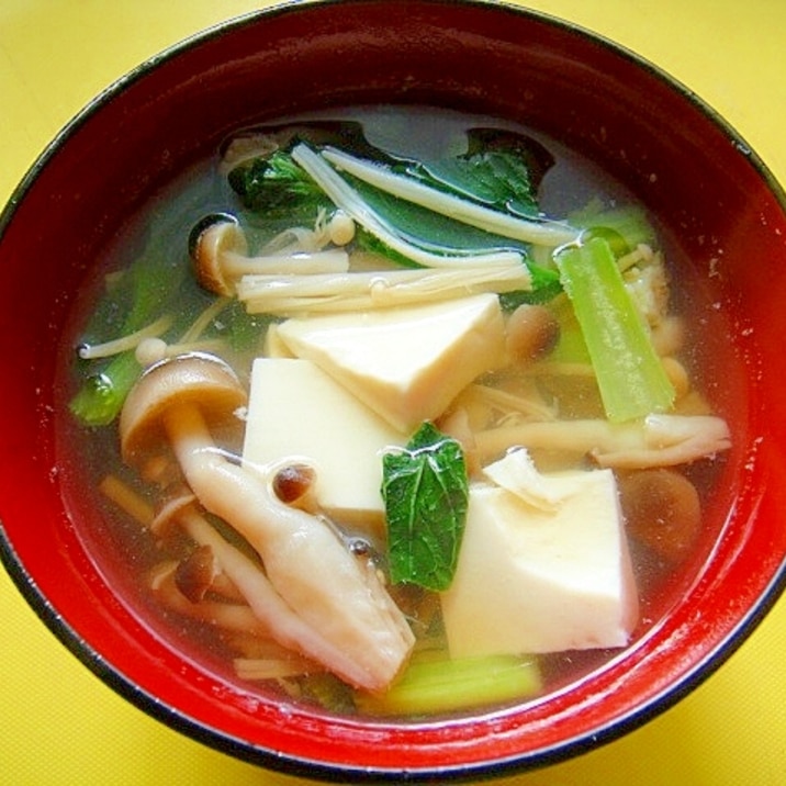 豆腐としめじえのき小松菜のしょうゆ汁